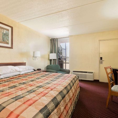 Knights Inn Brenham Buitenkant foto